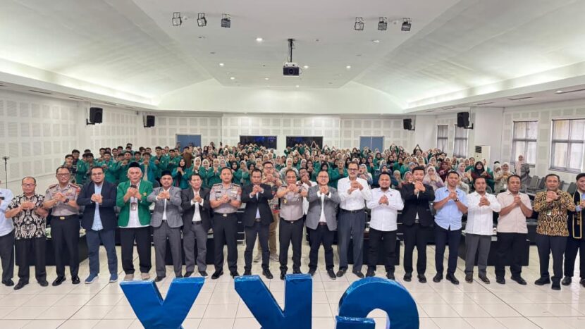 Kapolda Aceh Foto Bersama usai mengisi Kuliah Umum Gelora Kebangsaan X yang digelar Himpunan Mahasiswa Pendidikan Pancasila dan Kewarganegaraan Himadikwara di Auditorium FKIP Universitas Syiah Kuala USK Kota Banda Aceh Kamis 15102026 FOTO Ist KETIKKABARcom Kapolda Aceh Foto Bersama usai mengisi Kuliah Umum Gelora Kebangsaan X yang digelar Himpunan Mahasiswa Pendidikan Pancasila dan Kewarganegaraan Himadikwara FKIP USK di Auditorium Lantai 3 FKIP USK Darussalam Kota Banda Aceh Kamis 15102026 FOTO Ist