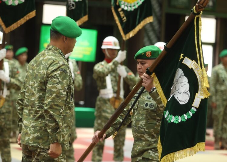 Brigjen TNI Mahesa Fitriadi resmi menjabat sebagai Panglima Kodam Iskandar Muda Pangdam IM setelah mengikuti upacara serah terima jabatan sertijab yang dipimpin oleh Kepala Staf Angkatan Darat KSAD Jenderal TNI Tandyo Budi Revita di Aula AH Nasution Markas Besar TNI Angkatan Darat Mabesad Jakarta Jumat 16102026 FOTO Istimewa