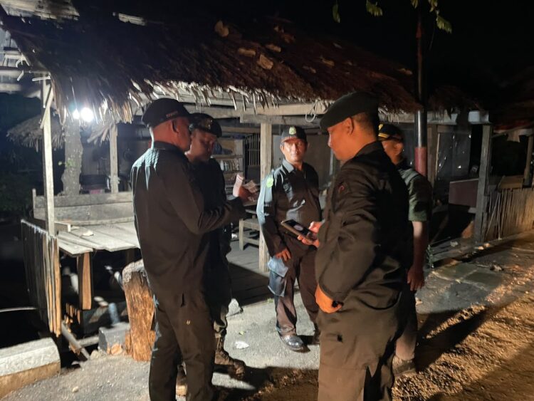Petugas Satpol PP dan WH Aceh Besar melakukan pemeriksaan ke lokasi yang dilaporkan masyarakat di kawasan Suka Makmur Aceh Besar Sabtu 17102026 MC ACEH BESAR KETIKKABARcom Petugas Satpol PP dan WH Aceh Besar melakukan pemeriksaan ke lokasi yang dilaporkan masyarakat di kawasan Suka Makmur Aceh Besar Sabtu 17102026 MC ACEH BESAR
