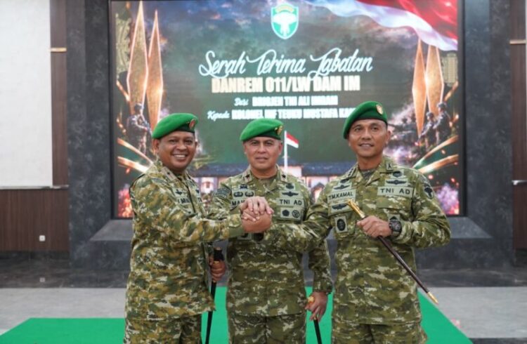 Panglima Kodam Iskandar Muda Pangdam IM Brigadir Jenderal TNI Mahesa Fitriadi tengah dalam acara ramah tamah serah terima jabatan sertijab dan tradisi satuan pejabat Kodam Iskandar Muda di Banda Aceh Minggu 18102026 FOTO Istimewa