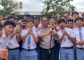 Kapolda Aceh Irjen Pol Ruddi Setiawan menjadi Inspektur Upacara Bendera di SMA Negeri 2 Banda Aceh Senin 19102026 FOTO Humas Polda Aceh