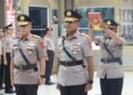 Prosesi sertijab Wakapolda Aceh dari Brigjen Pol Ari Wahyu Widodo kiri kepada Brigjen Pol Latif Usman kanan di lobi Gedung Satya Haprabu Mapolda Aceh Rabu 21102026 FOTO Polda Aceh