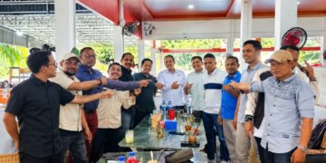 Bakal calon Ketua PWI Aceh periode 20262031 Sayuti Achmad melakukan road show dan silaturahmi dengan wartawan di wilayah pantai barat selatan Aceh meliputi Aceh Jaya Aceh Barat Nagan Raya Aceh Barat Daya dan Aceh Selatan pada 2021 Oktober 2026 Foto Tim Pemenangan