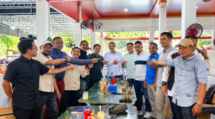Bakal calon Ketua PWI Aceh periode 20262031 Sayuti Achmad melakukan road show dan silaturahmi dengan wartawan di wilayah pantai barat selatan Aceh meliputi Aceh Jaya Aceh Barat Nagan Raya Aceh Barat Daya dan Aceh Selatan pada 2021 Oktober 2026 Foto Tim Pemenangan