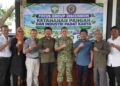 Pangdam Iskandar Muda Brigjen TNI Mahesa Fitriadi tengah foto bersama rombongan Focus Group Discussion FGD Ketahanan Pangan dan Industri Padat Karya di Bale Sanggamara Makodam IM Kamis 22102026