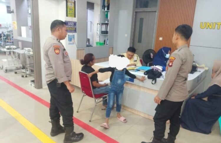 Jajaran Polsek Pontianak Barat menerima laporan KDRT Usai Dilaporkan Sang Anak KETIKKABARcom Jajaran Polsek Pontianak Barat menerima laporan KDRT Usai Dilaporkan Sang Anak