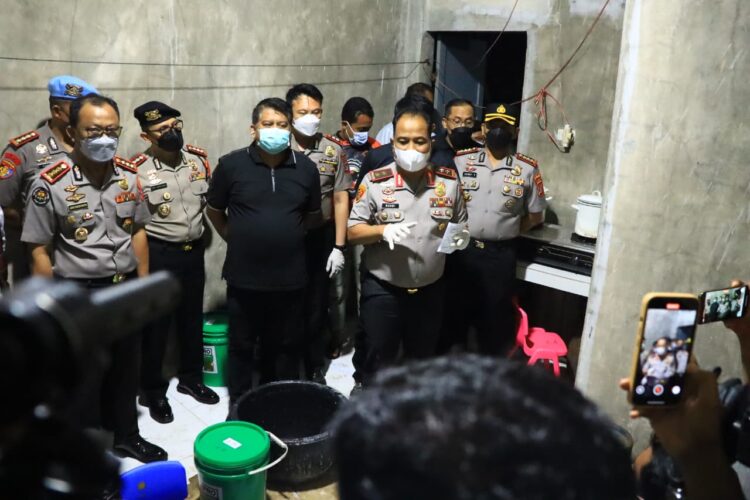 Kapolda Aceh Irjen Pol Ruddi Setiawan saat meninjau langsung Pabrik Sabu di Pidie Jumat 23102026 FOTO Humas KETIKKABARcom Kapolda Aceh Irjen Pol Ruddi Setiawan saat meninjau langsung Pabrik Sabu di Pidie Jumat 23102026 FOTO Humas