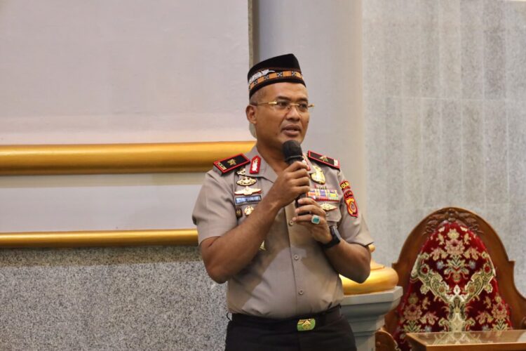 Wakapolda Aceh Brigjen Pol Latif Usman menyampaikan sambutan saat kegiatan Subuh Keliling Suling di Masjid Oman AlMakmur Banda Aceh Sabtu 24102026 KETIKKABARcom Wakapolda Aceh Brigjen Pol Latif Usman menyampaikan sambutan saat kegiatan Subuh Keliling Suling di Masjid Oman Al Makmur Banda Aceh Sabtu 24102026