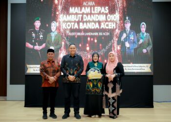 Bupati Aceh Besar H Muharram Idris foto bersama pada lepas sambut Komandan Kodim Dandim 0101Kota Banda Aceh KBA di auditorium lantai 8 Landmark BSI Aceh Banda Aceh Jumat 23102026 malam FOTO MC ACEH BESAR KETIKKABARcom Bupati Aceh Besar H Muharram Idris foto bersama pada lepas sambut Komandan Kodim Dandim 0101Kota Banda Aceh KBA di auditorium lantai 8 Landmark BSI Aceh Banda Aceh Jumat 23102026 malam FOTO MC ACEH BESAR