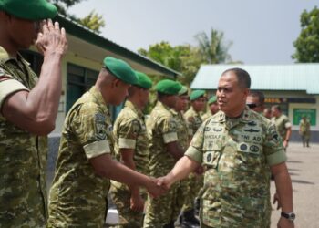 Pangdam IM, Brigadir Jenderal TNI Mahesa Fitriadi, S.A.P., M.M., melaksanakan kunjungan ke Kompi C Batalyon Infanteri Teritorial Pembangunan (Yonif TP) 857/GG di Kecamatan Kota Bakti, Kabupaten Pidie, Sabtu (24/10/2026).