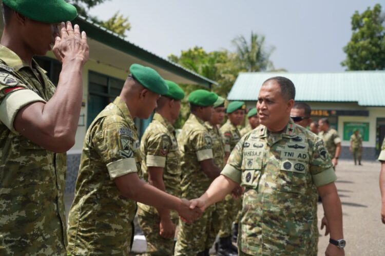 Pangdam IM Brigadir Jenderal TNI Mahesa Fitriadi SAP MM melaksanakan kunjungan ke Kompi C Batalyon Infanteri Teritorial Pembangunan Yonif TP 857GG di Kecamatan Kota Bakti Kabupaten Pidie Sabtu 24102026 KETIKKABARcom Pangdam IM Brigadir Jenderal TNI Mahesa Fitriadi SAP MM melaksanakan kunjungan ke Kompi C Batalyon Infanteri Teritorial Pembangunan Yonif TP 857GG di Kecamatan Kota Bakti Kabupaten Pidie Sabtu 24102026