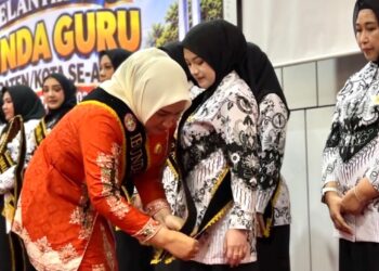 Nuri Farisal resmi dilantik sebagai Ibunda Guru Kota Sabang untuk masa bakti XXIII periode 2024–2029./ FOTO: Ist.