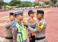 Wakapolda Aceh Latif Usman memimpin apel gelar pasukan Operasi Patuh Seulawah 2026 di Mapolda Aceh FOTO Humas Polda Aceh