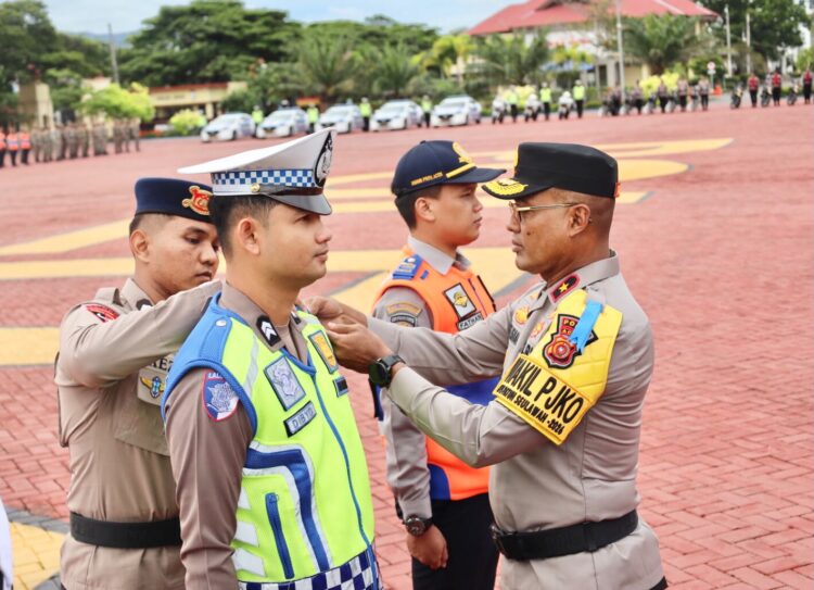Wakapolda Aceh Latif Usman memimpin apel gelar pasukan Operasi Patuh Seulawah 2026 di Mapolda Aceh FOTO Humas Polda Aceh KETIKKABARcom Wakapolda Aceh Latif Usman memimpin apel gelar pasukan Operasi Patuh Seulawah 2026 di Mapolda Aceh FOTO Humas Polda Aceh