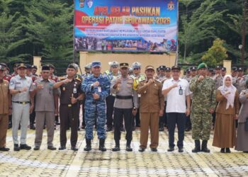 Wakil Bupati Aceh Besar Drs H Syukri A Jalil, mengikuti apel gelar pasukan Operasi Patuh Seulawah 2026 di Lapangan Apel Mapolres Aceh Besar, Senin (26/10/2026). FOTO/ MC ACEH BESAR