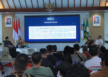 Anggota Komisi III DPR RI, Dr. HM Nasir Djamil, M.Si., menjadi pemateri dalam Sarasehan Penguatan Pencegahan dan Pemberantasan Narkoba bagi Generasi Muda Aceh di Aula Setda Kota Lhokseumawe, Minggu (25/10/2026). Foto: (Humas BNNP Aceh)
