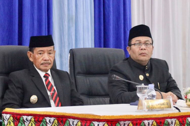 Wali Kota Sabang Zulkifli H Adam kanan yang didampingi Wakil Wali Kota Sabang Suradji Junus dalam Rapat Paripurna ke1 DPRK Sabang pada Rabu 28 Oktober 2026FOTO Ist KETIKKABARcom Wali Kota Sabang Zulkifli H Adam kanan yang didampingi Wakil Wali Kota Sabang Suradji Junus dalam Rapat Paripurna ke 1 DPRK Sabang pada Rabu 28 Oktober 2026FOTO Ist