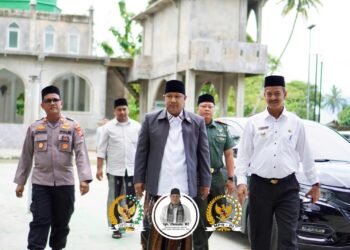 Anggota DPD RI Tgk Ahmada Mz saat menyambangi arena Musabaqah Tilawatil Quran MTQ XXXV Kabupaten Aceh Besar yang dipusatkan di Aula Dayah Daruzzahidin Lamceu Kecamatan Kuta Baro Rabu 28102026FOTO ist