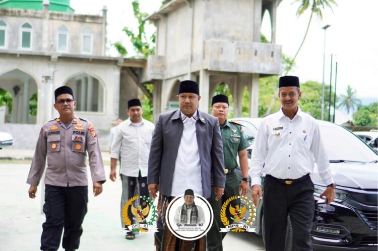 Anggota DPD RI Tgk Ahmada Mz saat menyambangi arena Musabaqah Tilawatil Quran MTQ XXXV Kabupaten Aceh Besar yang dipusatkan di Aula Dayah Daruzzahidin Lamceu Kecamatan Kuta Baro Rabu 28102026FOTO ist KETIKKABARcom Anggota DPD RI Tgk Ahmada Mz saat menyambangi arena Musabaqah Tilawatil Quran MTQ XXXV Kabupaten Aceh Besar yang dipusatkan di Aula Dayah Daruzzahidin Lamceu Kecamatan Kuta Baro Rabu 28102026FOTO ist