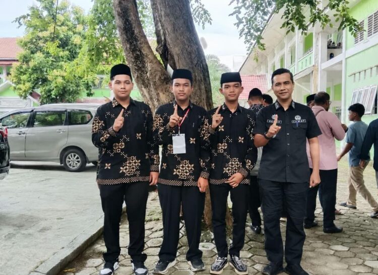 Foto bersama Camat Kecamatan Ingin Jaya Al Mubarak Akbar SSTP MM dan para peserta Kafilah Kecamatan Ingin Jaya usai meraih juara 1 cabang perlombaan Fahmil Putra pada MTQ XXXV tingkat Kabupaten Aceh Besar tahun 2026 di Kecamatan Kuta Baro Aceh Besar Rabu 28102026 FOTO DOK MC ACEH BESAR KETIKKABARcom Foto bersama Camat Kecamatan Ingin Jaya Al Mubarak Akbar SSTP MM dan para peserta Kafilah Kecamatan Ingin Jaya usai meraih juara 1 cabang perlombaan Fahmil Putra pada MTQ XXXV tingkat Kabupaten Aceh Besar tahun 2026 di Kecamatan Kuta Baro Aceh Besar Rabu 28102026 FOTO DOK MC ACEH BESAR