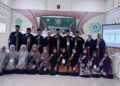 Dewan Hakim cabang Fahmil Quran foto bersama dengan peserta Fahmil Quran putri pada MTQ ke 35 Tingkat Kabupaten Aceh Besar di Aula Dayah Daruzzahidin Kecamatan Kuta Baro Rabu 28102026 FOTOMC ACEH BESAR
