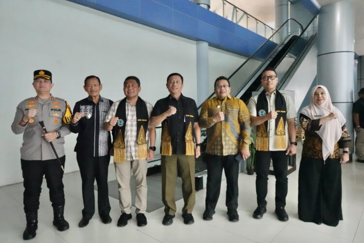 Wali Kota Sabang Zulkifli H Adam bersama Wakil Wali Kota Suradji Junus menerima kunjungan kerja pejabat tinggi Badan Narkotika Nasional BNN RI pada Kamis 29 Oktober 2026FOTO Ist KETIKKABARcom Wali Kota Sabang Zulkifli H Adam bersama Wakil Wali Kota Suradji Junus menerima kunjungan kerja pejabat tinggi Badan Narkotika Nasional BNN RI pada Kamis 29 Oktober 2026FOTO Ist