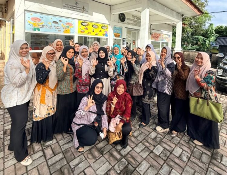 Dekranasda Kota Sabang Nuri Farisal bersama Wakil Ketua Erwani Meutia meninjau Sentra Industri Kecil dan Menengah IKM Kakao serta Rumah Kemasan Kota Sabang di kawasan Sabang Fair Kamis sore 29 Oktober 2026FOTO Ist KETIKKABARcom Dekranasda Kota Sabang Nuri Farisal bersama Wakil Ketua Erwani Meutia meninjau Sentra Industri Kecil dan Menengah IKM Kakao serta Rumah Kemasan Kota Sabang di kawasan Sabang Fair Kamis sore 29 Oktober 2026FOTO Ist