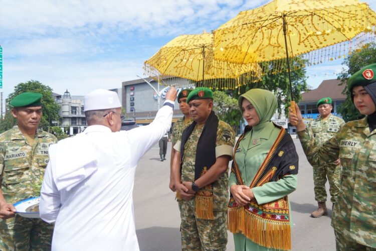 Brigjen TNI Ali Imran Jalani Tradisi Penyambutan dan Peusijuek sebagai Kasdam Iskandar MudaFOTO Ist