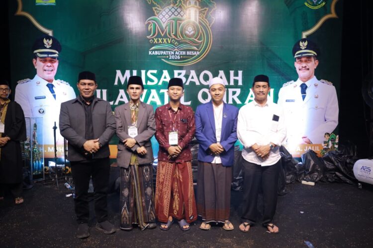 Foto bersama para peserta Kafilah Kecamatan Peukan Bada di Kecamatan Kuta Baro Aceh Besar Kamis 29102026 FOTO DOK MC ACEH BESAR KETIKKABARcom Foto bersama para peserta Kafilah Kecamatan Peukan Bada di Kecamatan Kuta Baro Aceh Besar Kamis 29102026 FOTO DOK MC ACEH BESAR
