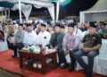 Bupati Aceh Besar H Muharram Idris dan Wabup Drs Syukri A Jalil menyaksikan penampilan final cabang Tilawatil Quran golongan dewasa MTQ ke 35 Aceh Besar di Kecamatan Kuta Baro Kamis 29102026 malam FOTO MC ACEH BESAR