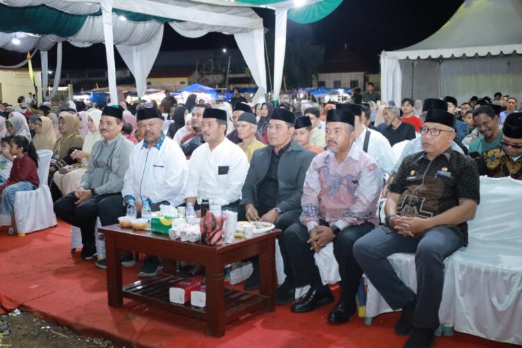 Bupati Aceh Besar H Muharram Idris dan Wabup Drs Syukri A Jalil menyaksikan penampilan final cabang Tilawatil Quran golongan dewasa MTQ ke35 Aceh Besar di Kecamatan Kuta Baro Kamis 29102026 malam FOTO MC ACEH BESAR KETIKKABARcom Bupati Aceh Besar H Muharram Idris dan Wabup Drs Syukri A Jalil menyaksikan penampilan final cabang Tilawatil Quran golongan dewasa MTQ ke 35 Aceh Besar di Kecamatan Kuta Baro Kamis 29102026 malam FOTO MC ACEH BESAR