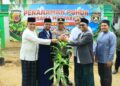 Kapolda Aceh Irjen Pol Ruddi Setiawan bersama jajaran pejabat utama foto bersama usai menanam puluhan pohon di Yayasan Pendidikan Islam YPI Dayah Mini Aceh Gampong Alue Naga Kecamatan Syiah Kuala Kota Banda Aceh Jumat 30 Oktober 2026FOTO Ist