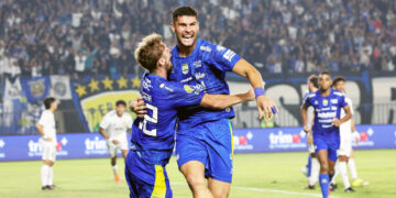 Persib Bandung memetik kemenangan tipis 1 0 atas Persik Kediri dalam pertandingan pekan kelima Super League 20262027 di Stadion Si Jalak Harupat Kabupaten Bandung Minggu 18102026 FOTO Persib