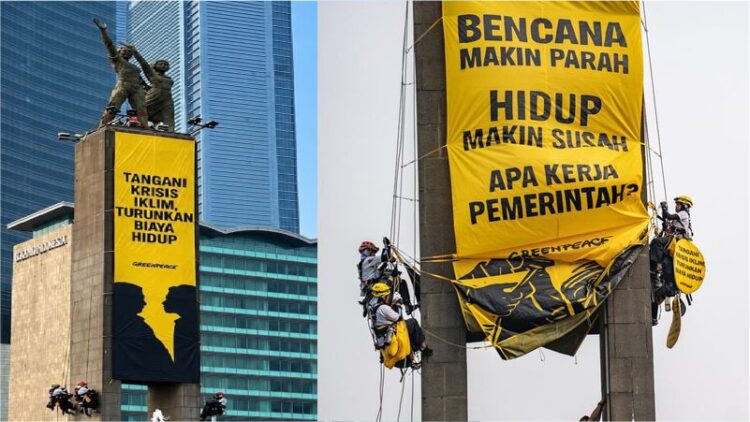 Enam aktivis Greenpeace Indonesia membentangkan spanduk di Patung Selamat Datang Bundaran Hotel Indonesia HI Jakarta Pusat Selasa 20102026 KETIKKABARcom Enam aktivis Greenpeace Indonesia membentangkan spanduk di Patung Selamat Datang Bundaran Hotel Indonesia HI Jakarta Pusat Selasa 20102026