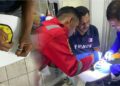 Respons Cepat Damkar BPBD Aceh Besar Mata Kail yang Menancap di Jari Nelayan Berhasil Dievakuasi FOTO Ist