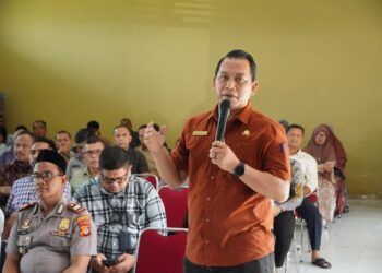 Kepala Dinas Komunikasi dan Informatika (Kadis Kominfo) Kabupaten Aceh Besar, Imam Munandar, S.TP., menghadiri rapat pemantapan persiapan Musabaqah Tilawatil Quran (MTQ) ke-35 tingkat Kabupaten Aceh Besar di Aula Kantor Camat Kuta Baro, Kamis (15/10/2026). FOTO: Istimewa.