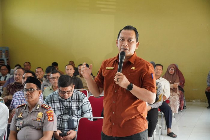 Kepala Dinas Komunikasi dan Informatika Kadis Kominfo Kabupaten Aceh Besar Imam Munandar STP menghadiri rapat pemantapan persiapan Musabaqah Tilawatil Quran MTQ ke35 tingkat Kabupaten Aceh Besar di Aula Kantor Camat Kuta Baro Kamis 15102026 FOTO Istimewa KETIKKABARcom Kepala Dinas Komunikasi dan Informatika Kadis Kominfo Kabupaten Aceh Besar Imam Munandar STP menghadiri rapat pemantapan persiapan Musabaqah Tilawatil Quran MTQ ke 35 tingkat Kabupaten Aceh Besar di Aula Kantor Camat Kuta Baro Kamis 15102026 FOTO Istimewa